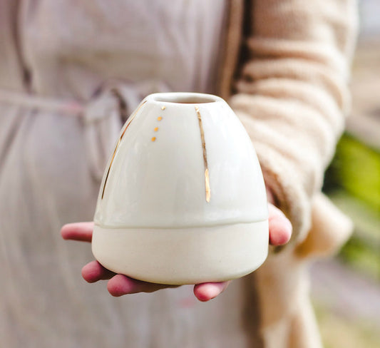 The Beehive Vase - Liz & Addie 
