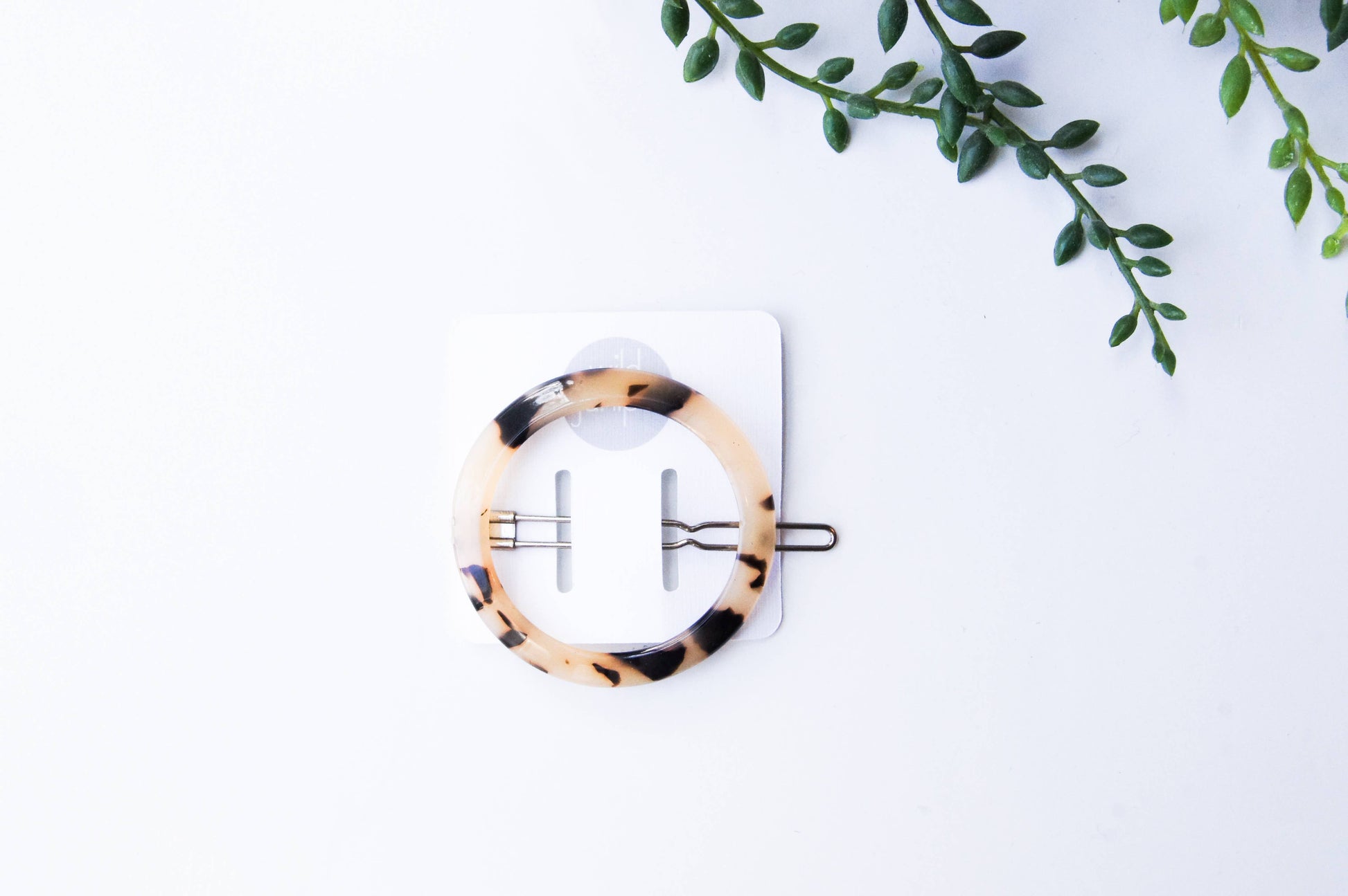 Wild Juniper - Adult Barrette - Blonde Tortoise Shell Circle Clip - Liz & Addie 